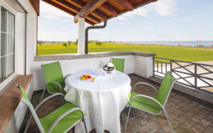 deluxe double room panorama lake view 5 2800x1742